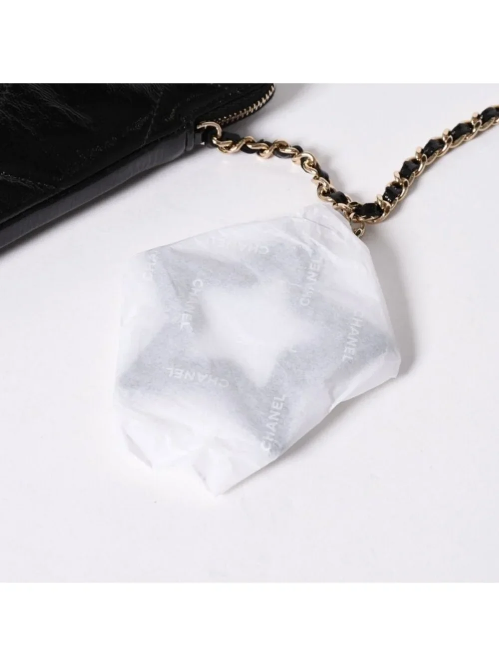 Chanel Chain Shoulder Shiny Patent Leather Quilted CC Logo Phone Case